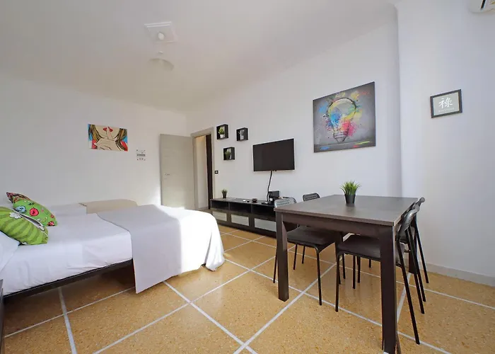 The Colours Rooms Guest House Roma