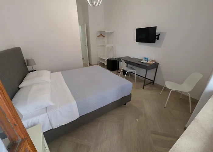 Napoli City Inn