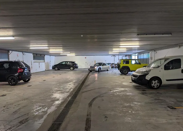 Hotel Riviera 3 Stelle Con Piscina Estiva Gratuita E Garage A Pagamento Spotorno