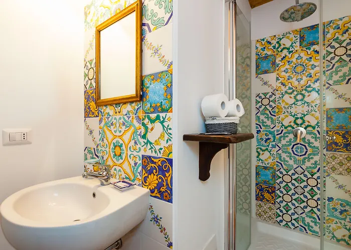 Don Pedro Rooms Vicerè di Toledo in the city center Napoli