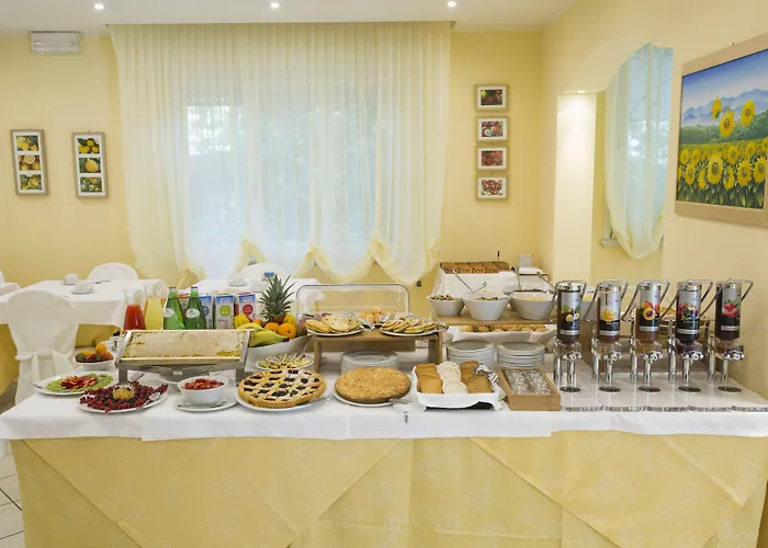 Hotel Cannes - in pieno centro Riccione
