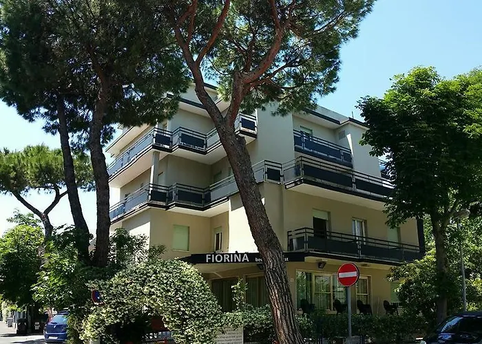 Fiorina Bed&Breakfast - Colazione fino a mezzogiorno - Beach Village gratuito - Parcheggio moto gratis e videosorvegliato Riccione