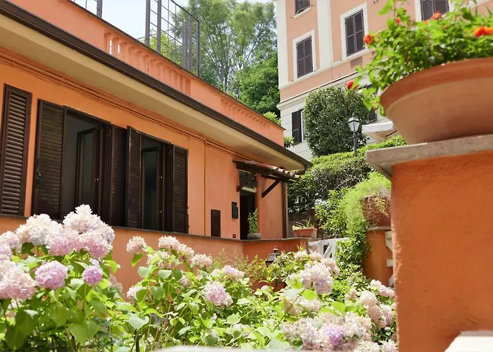 Trastevere Hidden Garden Roma