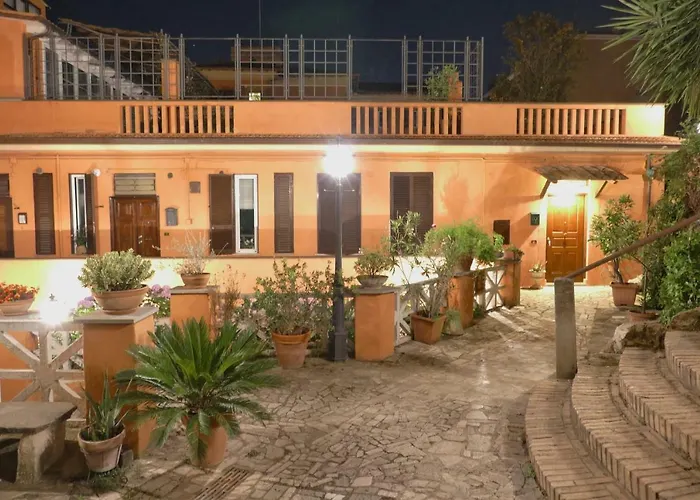 Trastevere Hidden Garden Roma